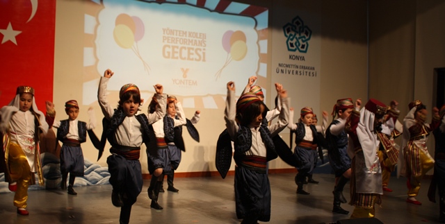 Yönetim’in performans gecesi beğenildi