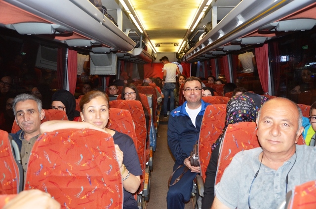 Gençlik ecdanın yolunda