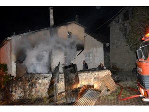 Suşehri'nde ev yangını