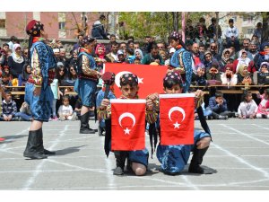 Minik hastalara 23 Nisan sürprizi