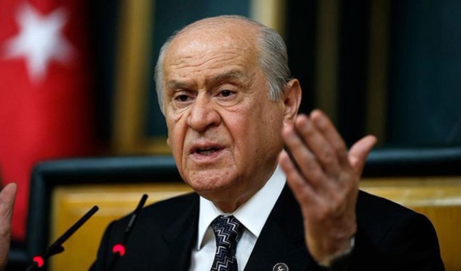Bahçeli: Abdullah Gül'ün peşinden koşacağınıza adam olun