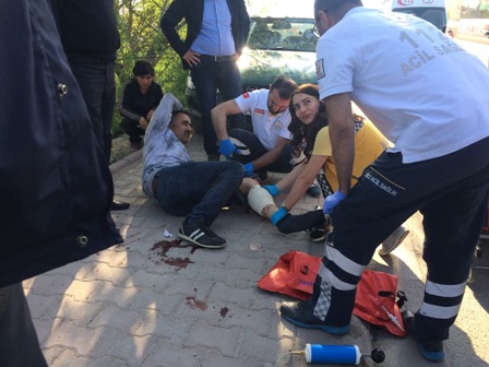 Kaldırımda bacağından vuruldu