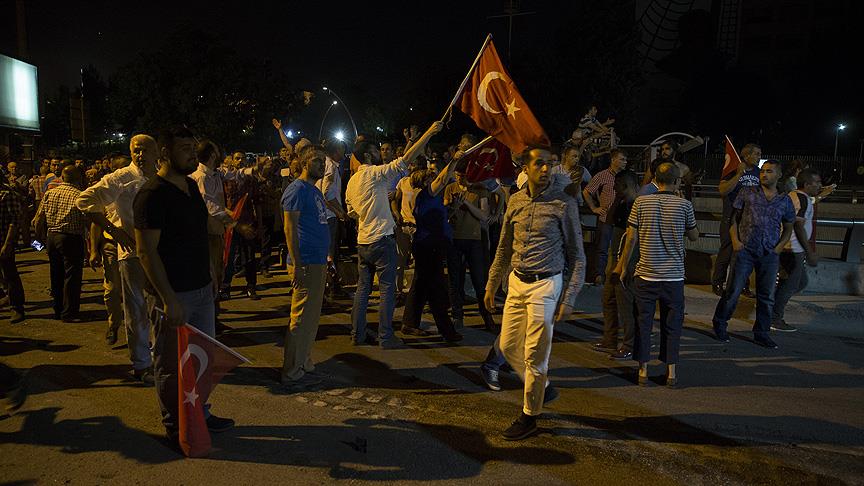 'Elimizdeki ay yıldızlı bayrağı görmelerine rağmen ateş ettiler'