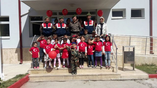 Miniklerden Jandarmaya ziyaret