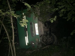 Devrilen kamyonun sürücüsü ağır yaralandı