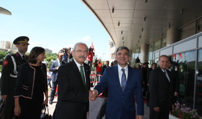 #AbdullahGülCHPyeİHANETTİR etiketi trend oldu!