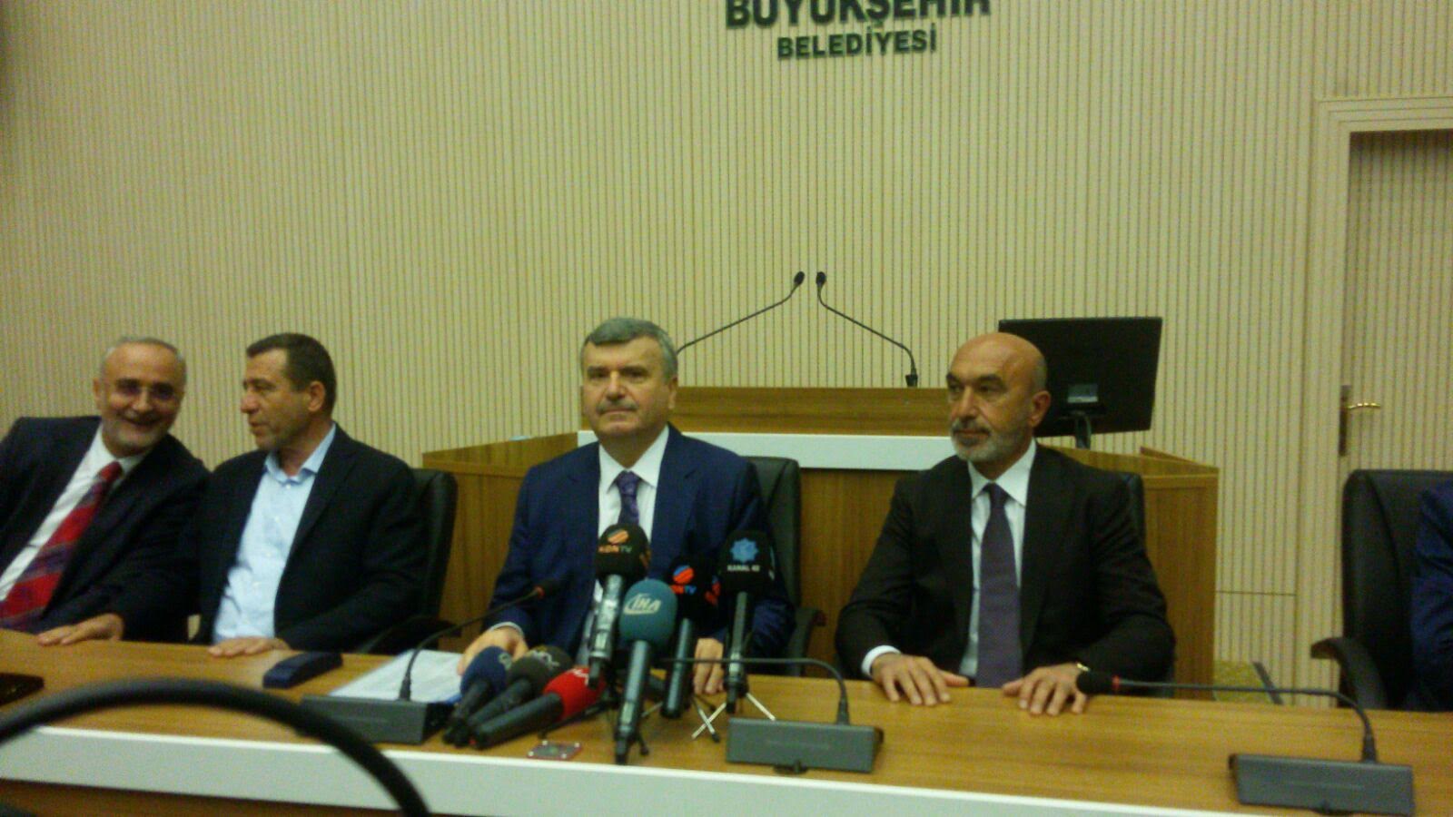 Tahir Akyürek adaylığını açıkladı