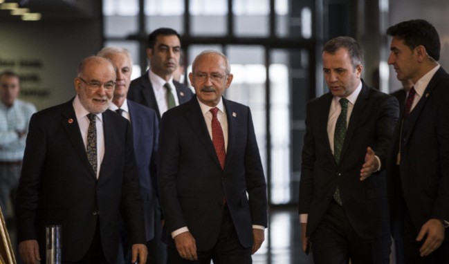 Çatı çöktü, yeni oyun devrede!