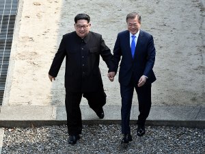 Kim-Moon görüştü! Tarihi buluşma