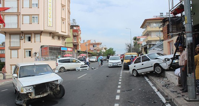 Dikkatsiz sürücüler ortalığı savaş alanına çevirdi