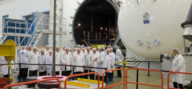 Bakanlar Arslan ve Özlü TÜRKSAT 6A'yı inceledi