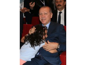 Beyoğlu'nda metruk binada çökme