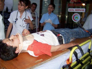 Park halindeki otomobile çarptılar