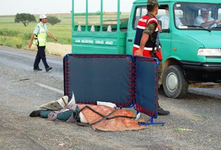 Otomobil kamyonetle çarpıştı: 1 ölü
