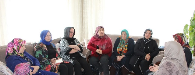 Karataylı kadınlar mahalle ziyaretinde