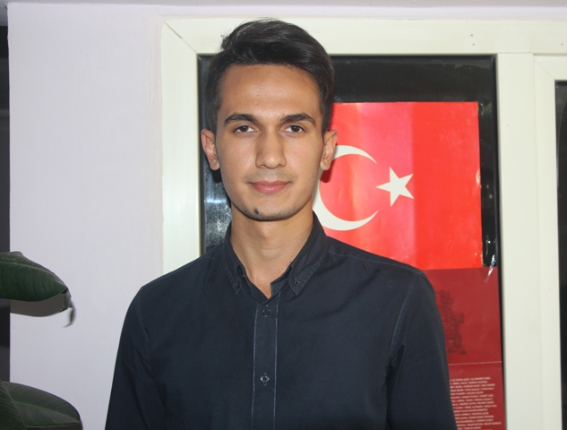 Liseli genç AK Parti'den aday adayı