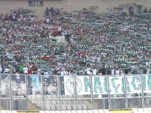 Konyaspor taraftarı Bursa’da takımını yalnız bırakmadı