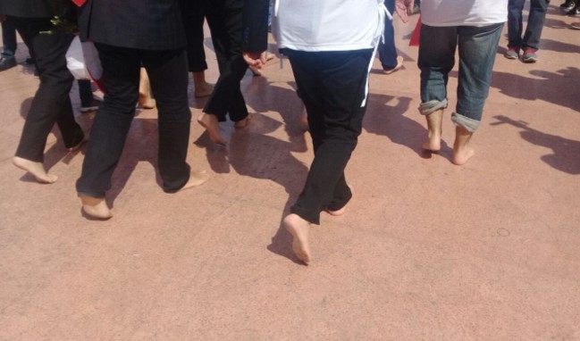 Yalın ayak Taksim'e çıktılar!