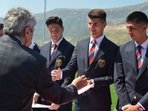 Embiya Ayyıldız’a Lucescu’dan ödül