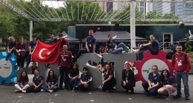 Altı haftada robot üretip, ABD’de ödül kazandılar