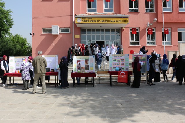 Öğrencilerden bilim fuarı