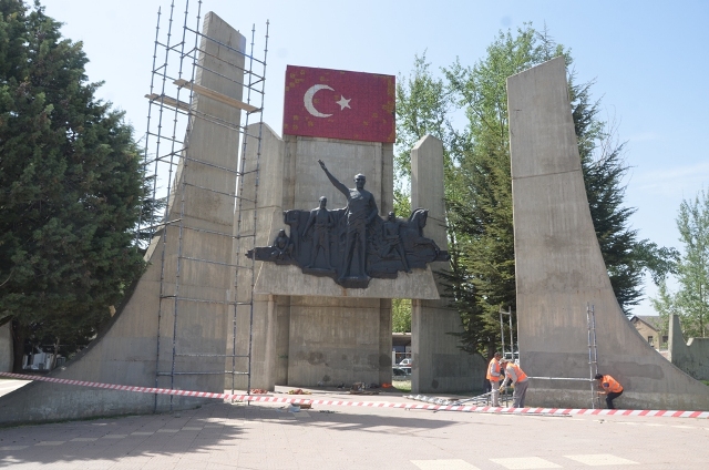 Atatürk Anıtı yenileniyor