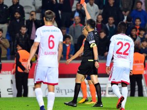 Başakşehir'e evinde darbe!