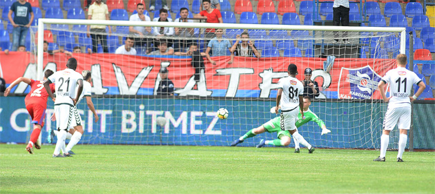 Konyaspor Karabükspor'u tek golle geçti