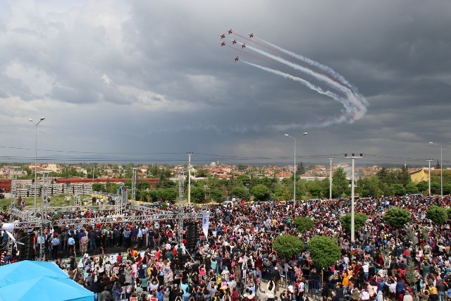 Türk Yıldızları'ndan Hıdırellez etkinliğinde gösteri