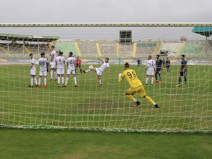 Anadolu Selçukpor evinde en golcü takım oldu