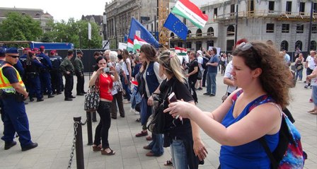 Macaristan'da parlamento önünde protesto