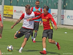 Göztepe, 5 futbolcusuyla yollarını ayırdı