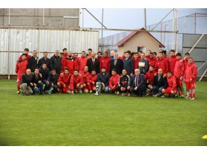 İşitme engelli sporculardan Sivasspor'a ziyaret