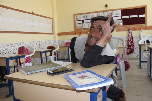 Engelini aşıp okuma hayaline kavuşuyor