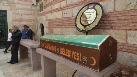 Beş kişilik ailenin cenazesi tek tabutta