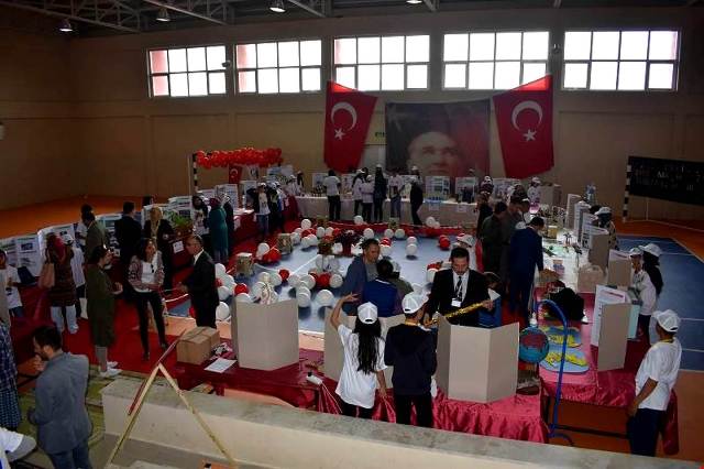 Seydişehir’de TÜBİTAK 4006 Bilim Fuarı açıldı