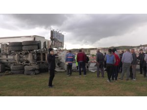 Gölbaşı’nda beton mikseriyle tır çarpıştı: 2 yaralı