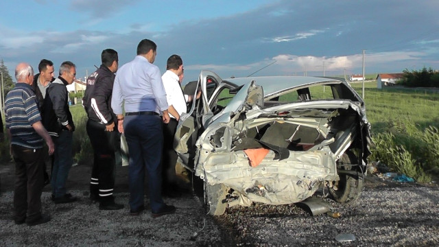 İki Otomobil Çarpıştı Yaralılara İlk Müdahaleyi Başhekim Yaptı