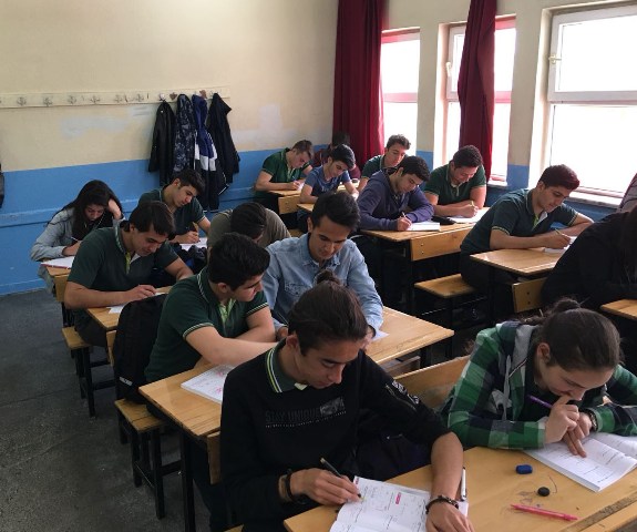 Sabah okula akşam partiye