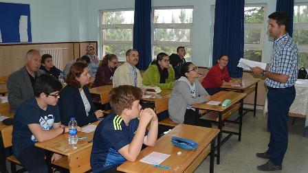 Veliler ve çocukları 'okuma' aşkıyla sınavda ter döktü