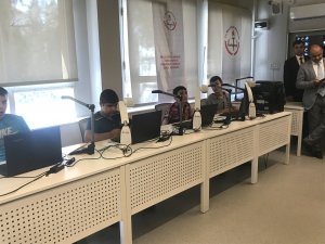 Görme engelli öğrencilere okuma yazma cihazı