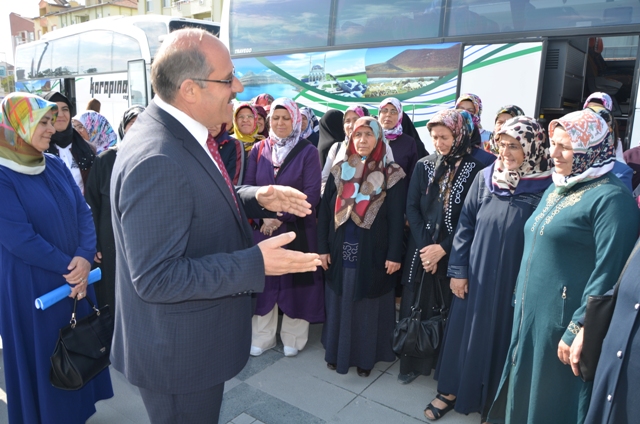 Karapınarlı anneler, Mevlana’da
