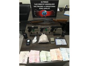 Lüks otomobille uyuşturucu satan şüpheli yakalandı