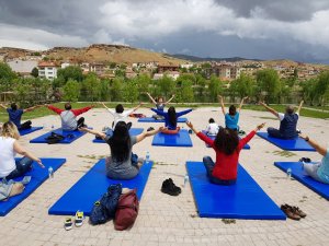 Avanoslu kadınlar yoga etkinliğinde buluştu