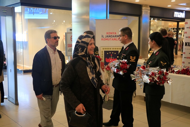 Jandarmadan Anneler Günü etkinliği