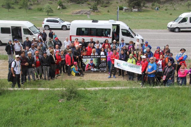 Dağcılardan Küpe Dağı'na tırmanış