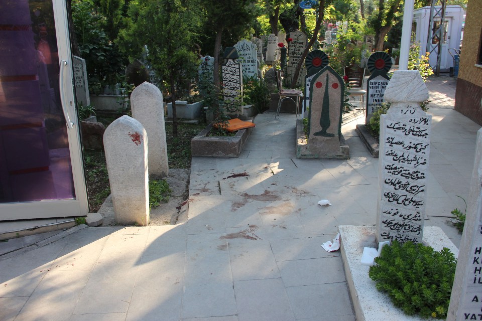 Mezarlıkta cinayet