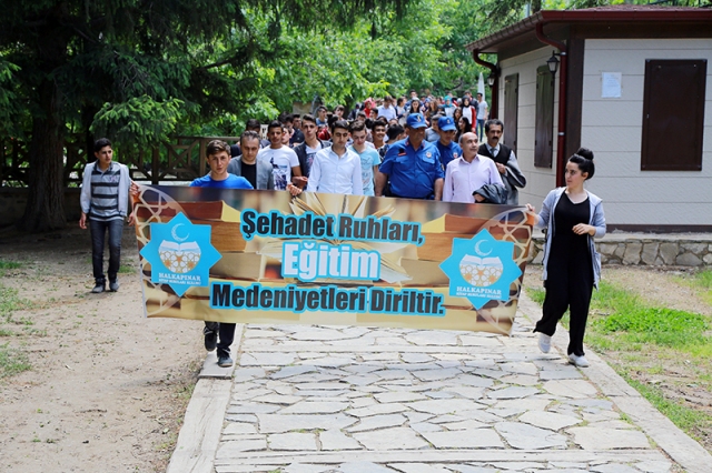 Halkapınar'da Gençlik Haftası yürüyüşü