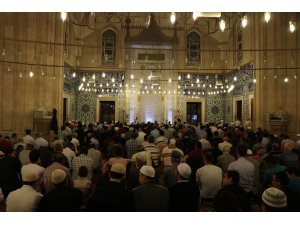 Selimiye Camisi'nde ilk teravih coşkusu