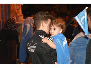 Türkmen göstericiler gece nöbetlerine devam ediyor